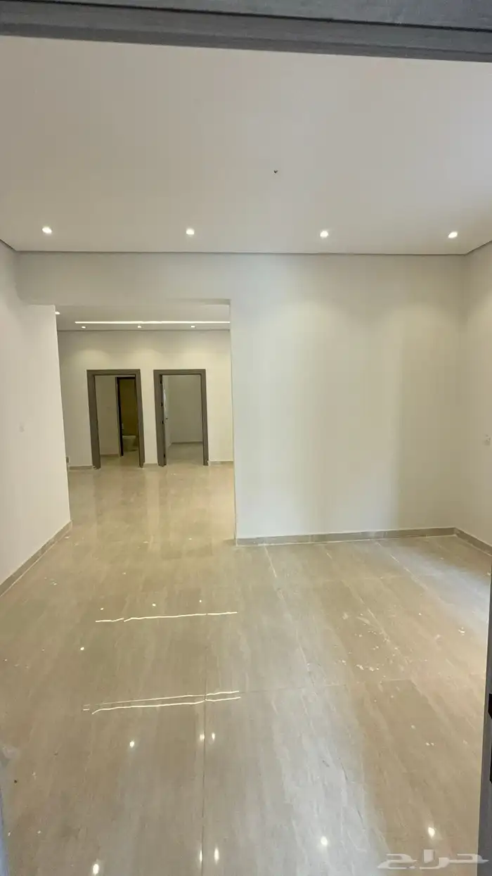 للبيع شقه نظام دوبلكس مع حوش وكراج وسطح خاص 6