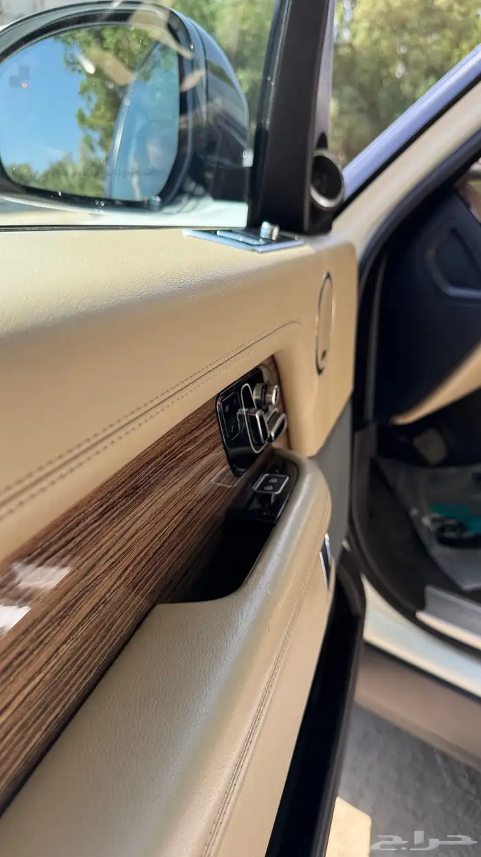 رنج روفر فوق ابيض و اسود 3