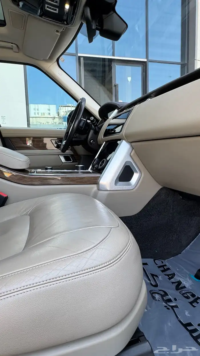 رنج روفر فوق ابيض و اسود 15