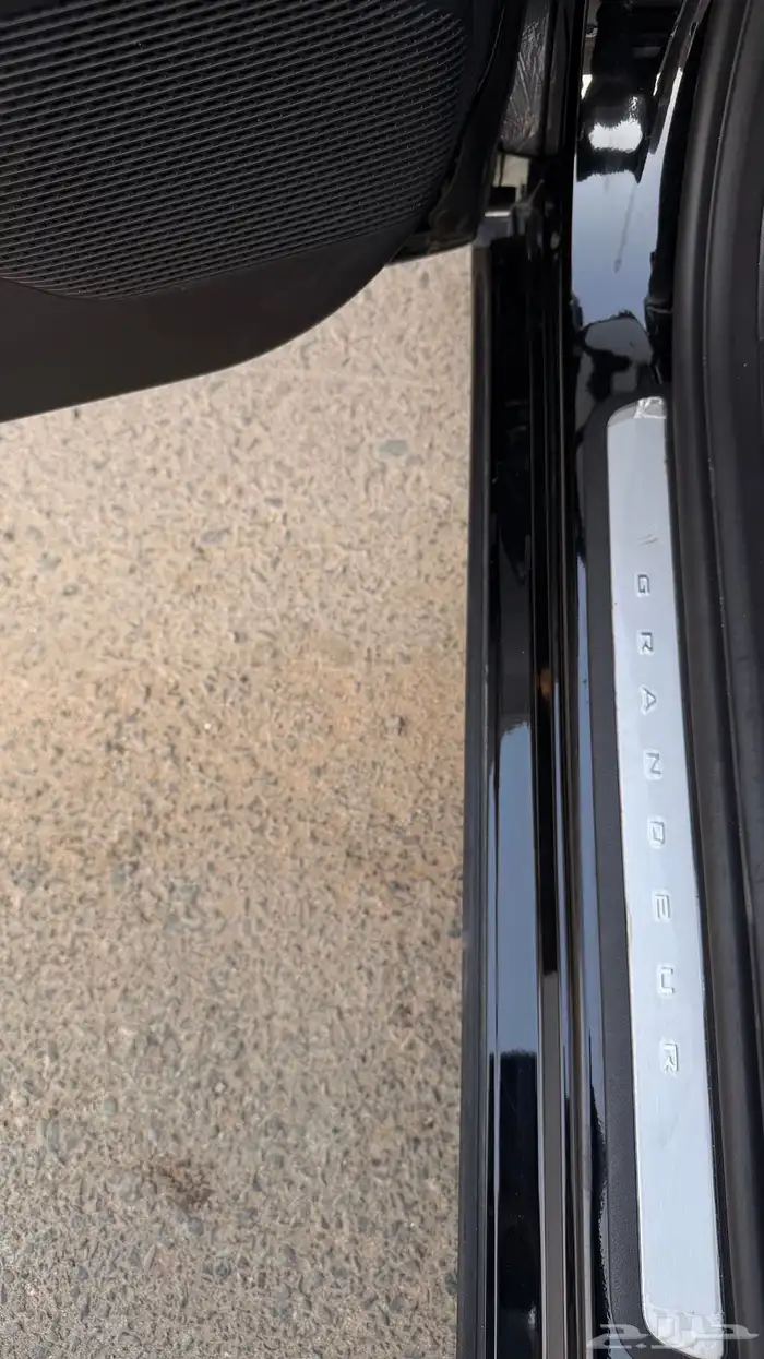 ازيرا 2023 ( بنزين 6V ) فل كامل بحالة الوكالة 11