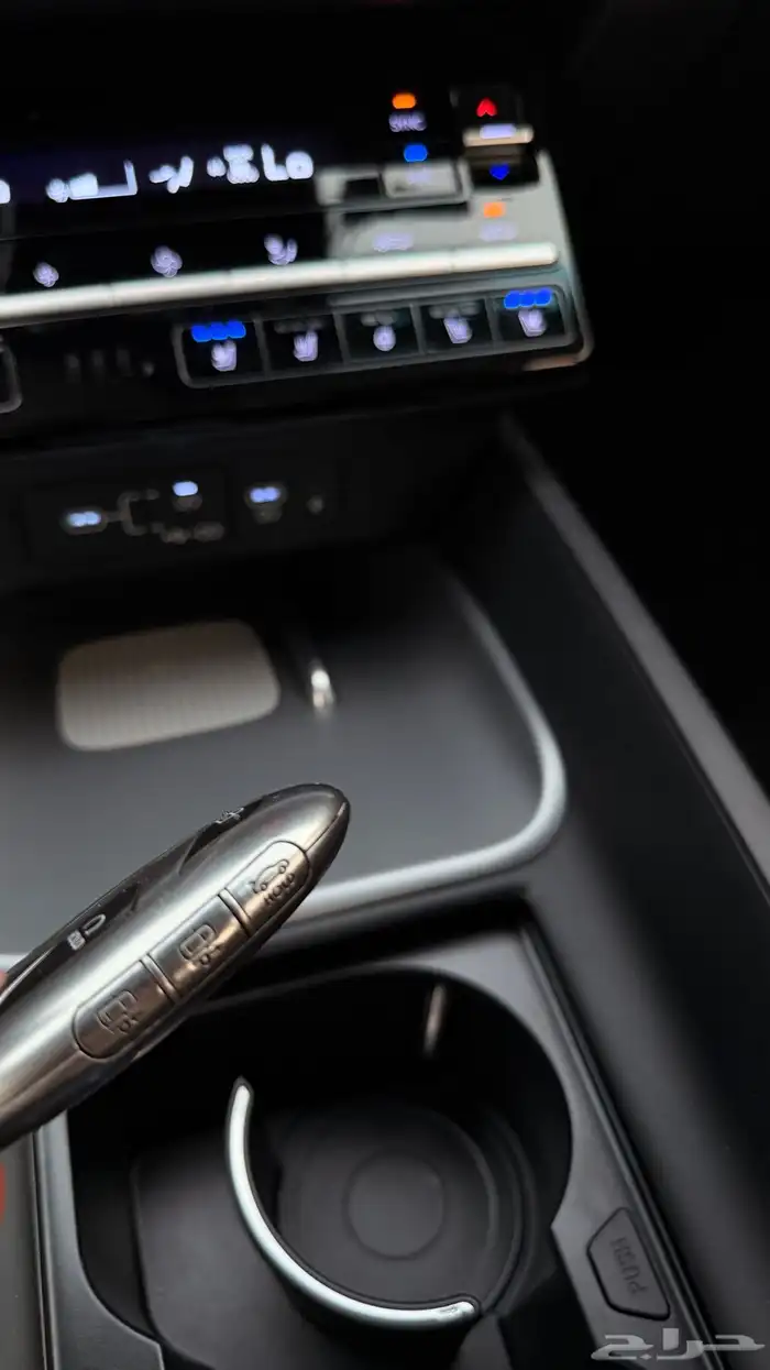 ازيرا 2023 ( بنزين 6V ) فل كامل بحالة الوكالة 22