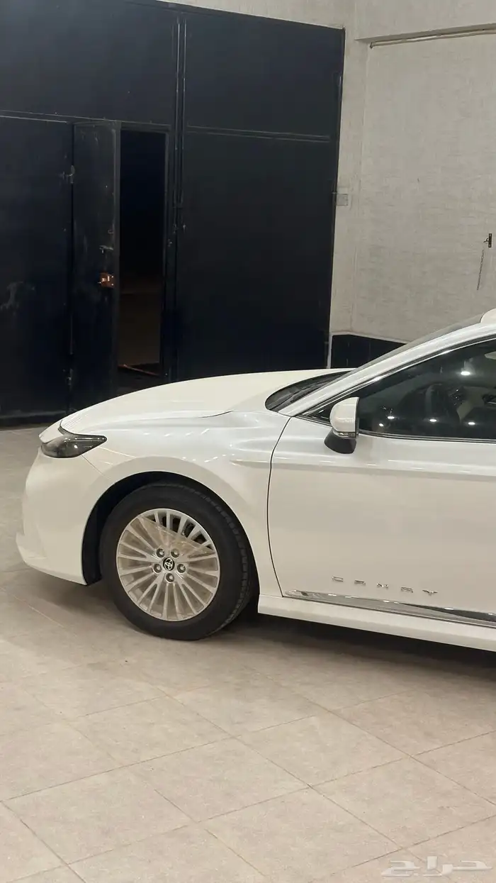 كامري 2025 LE أبيض أصفار 1