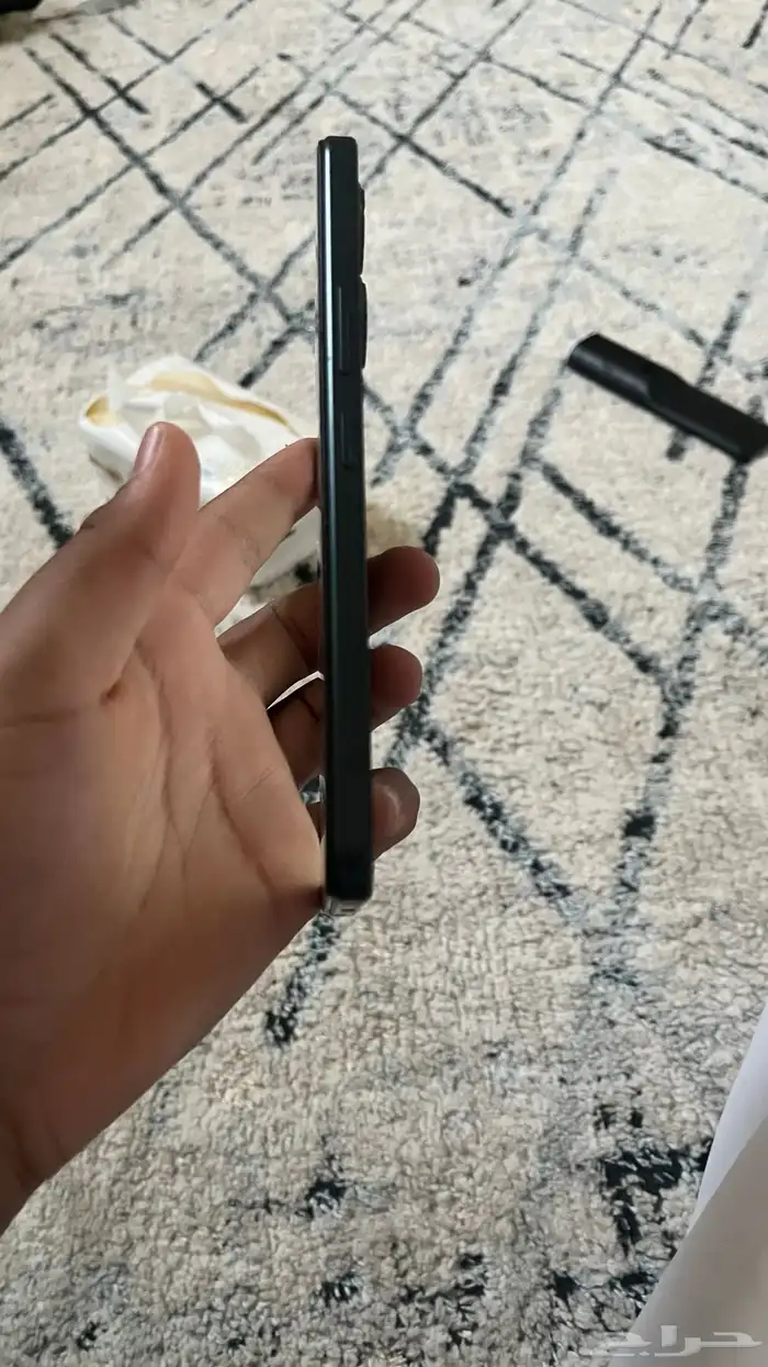 جوال لأملي حاجه فيه 128قيقا على سوم  لامعه شاحن ولا كرتونه 2