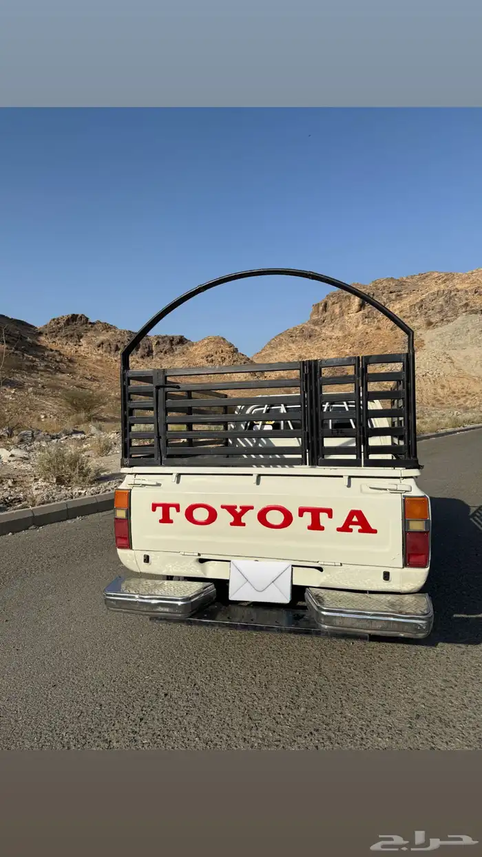 للبيع هايلوكس موديل 1982 غماره 2