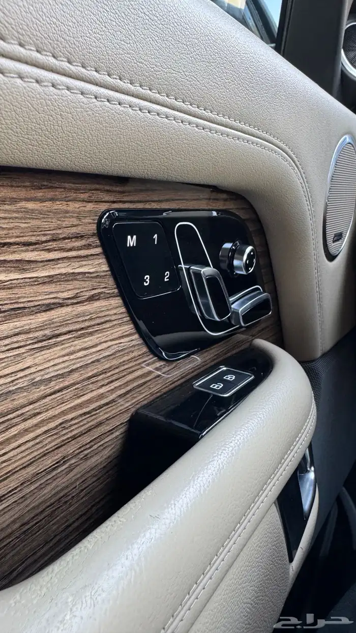 رنج روفر فوق ابيض و اسود 10