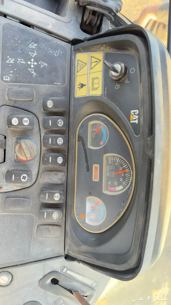 عرجا كاتربلر 422E موديل 2011 نظيف للبيع 6