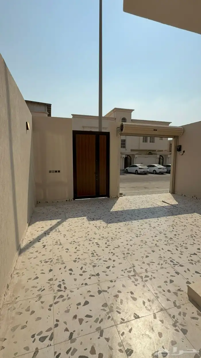 للبيع شقه نظام دوبلكس مع حوش وكراج وسطح خاص 2