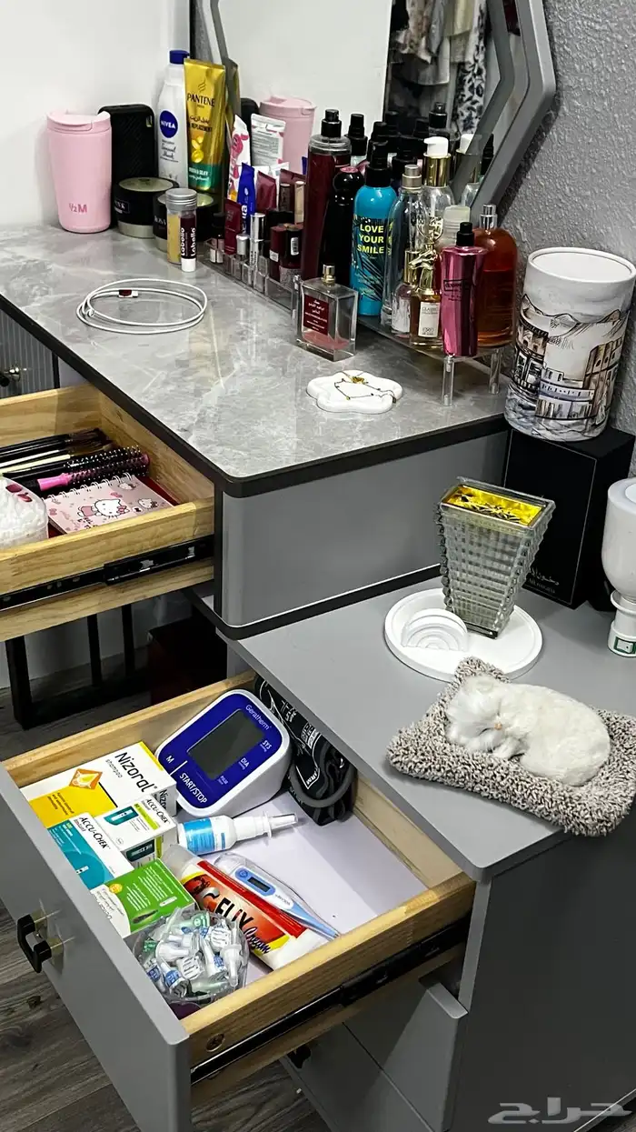 تسريحه رخام لها 3اضاء ابيض و اصفر وسكري اشتريتها ب1000والله 1