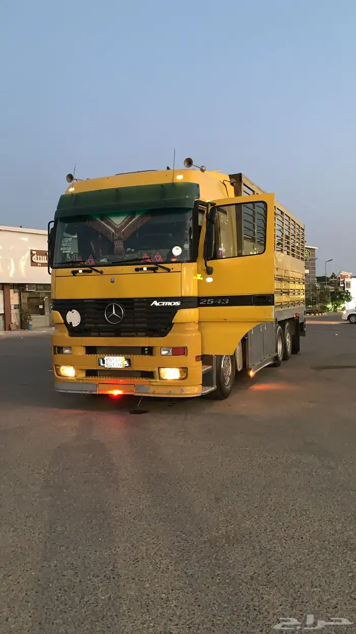 لوري مسقس سبعه متر ونص شبك عالي للنقل 1