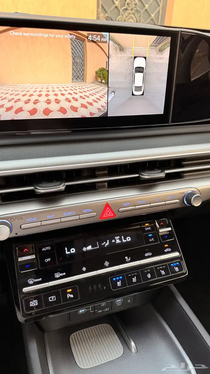 ازيرا 2023 ( بنزين 6V ) فل كامل بحالة الوكالة 17