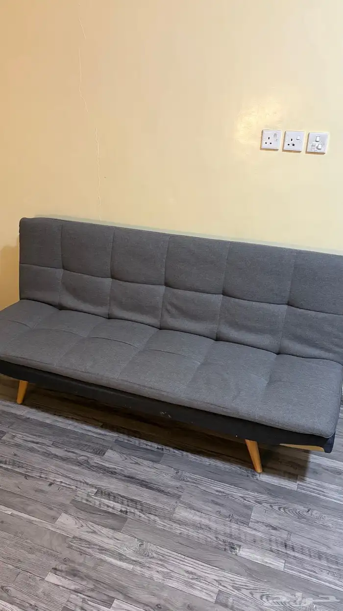 كنب   سرير  للبيع سكاكا الجوف 0