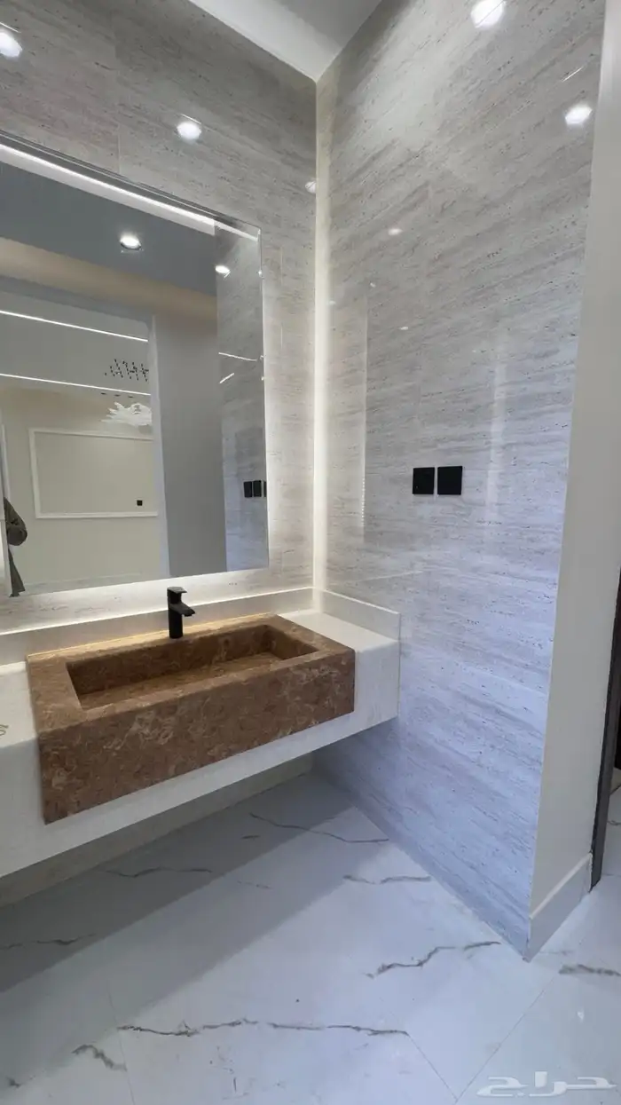 للبيع شقه ارضيه 6 غرف vip مع حوش من 550 الف بالمحاله ابها 5