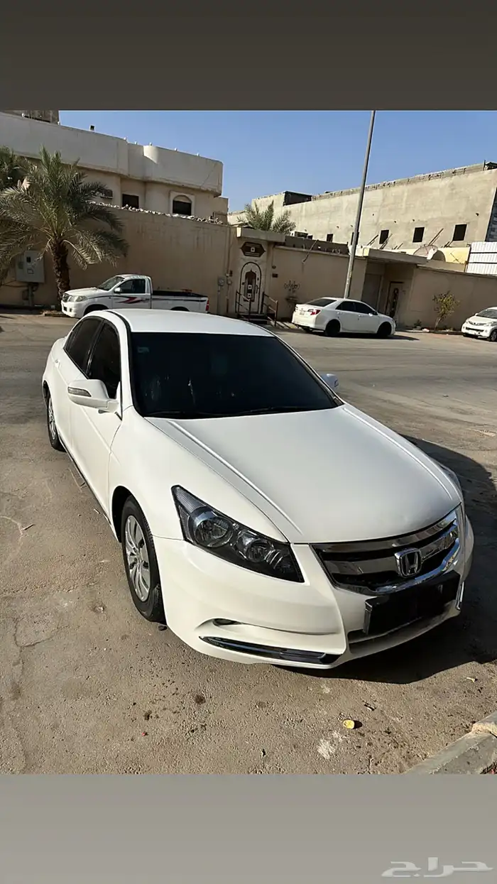 للبيع هوندا اكورد 2012 ستاندر 3