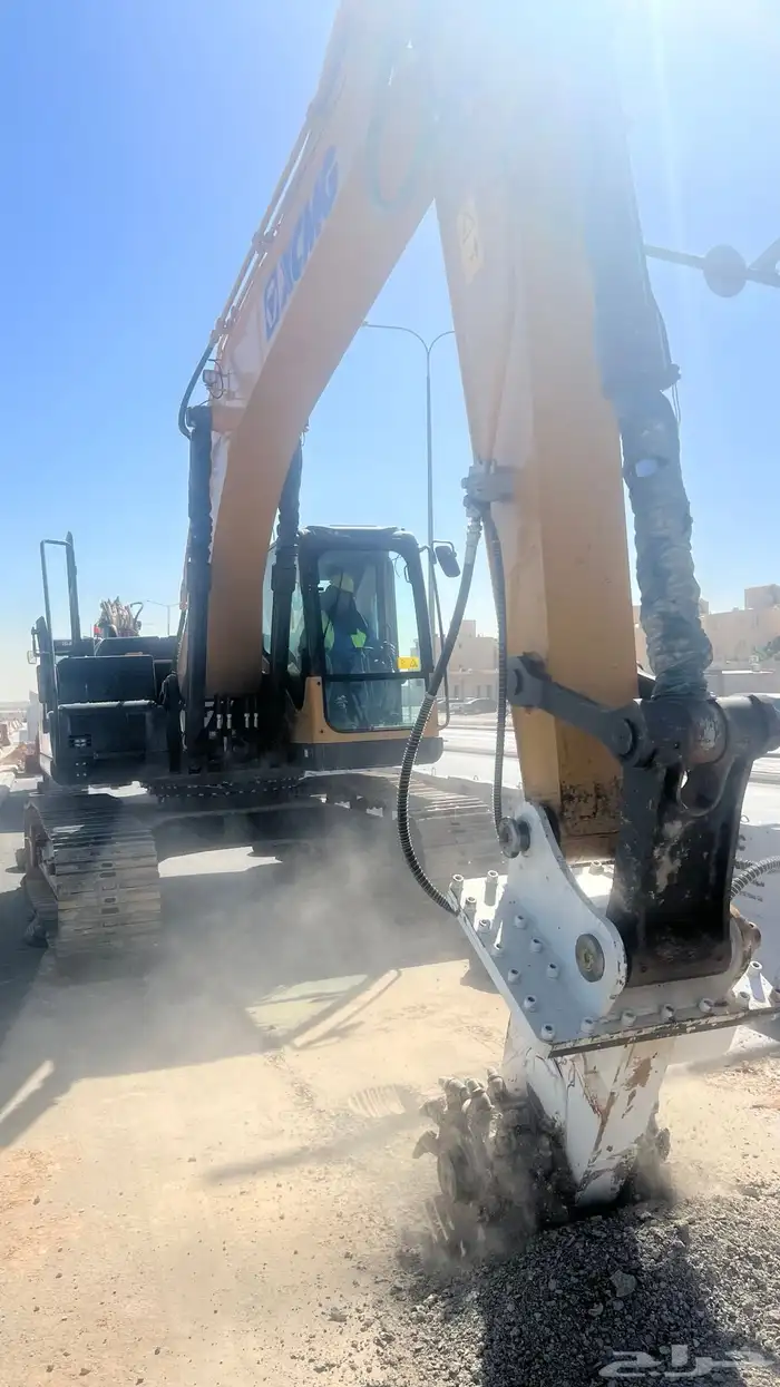 بوكلين بكلين حفار ترنشر ايركات درام للايجار اليومي والشهري 0