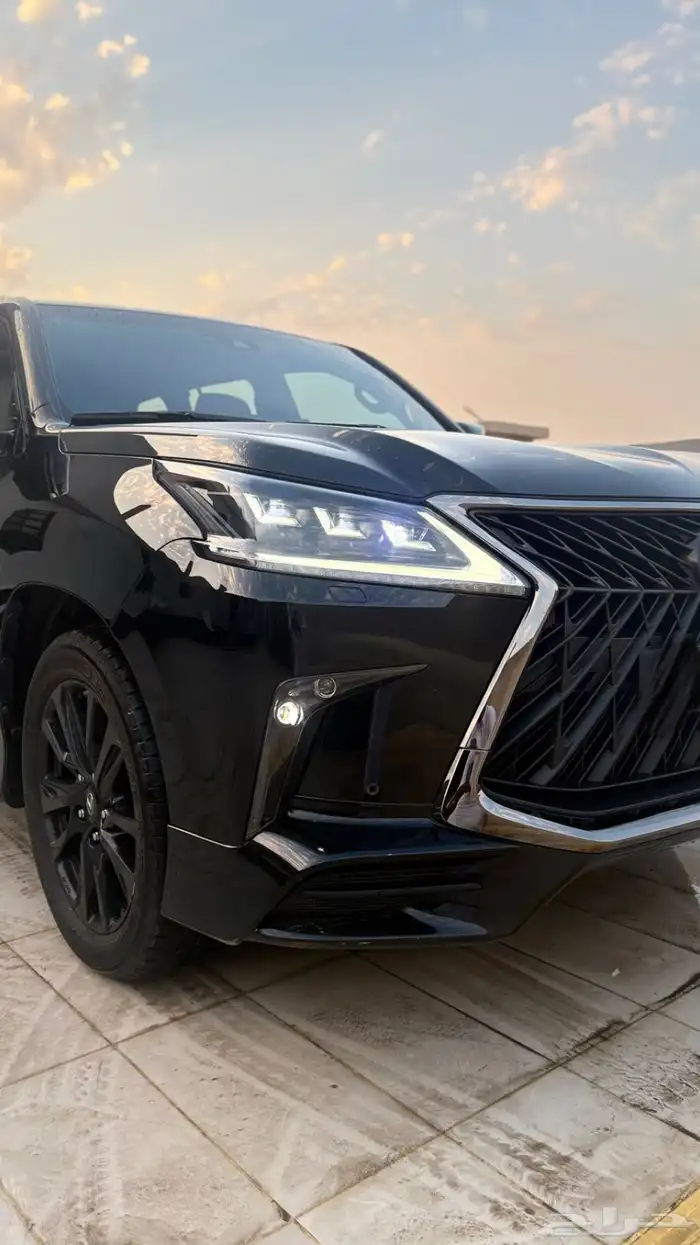 جيب لكزس 2020 بلاك اديشن 5