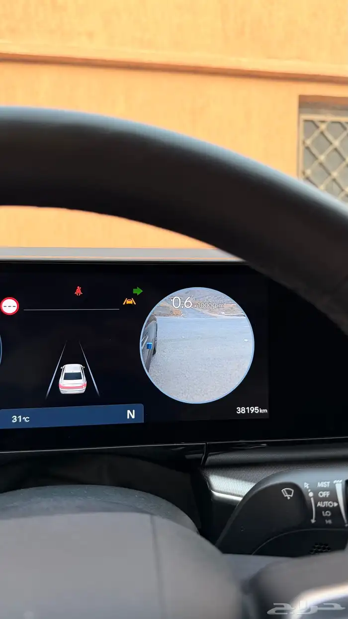 ازيرا 2023 ( بنزين 6V ) فل كامل بحالة الوكالة 19