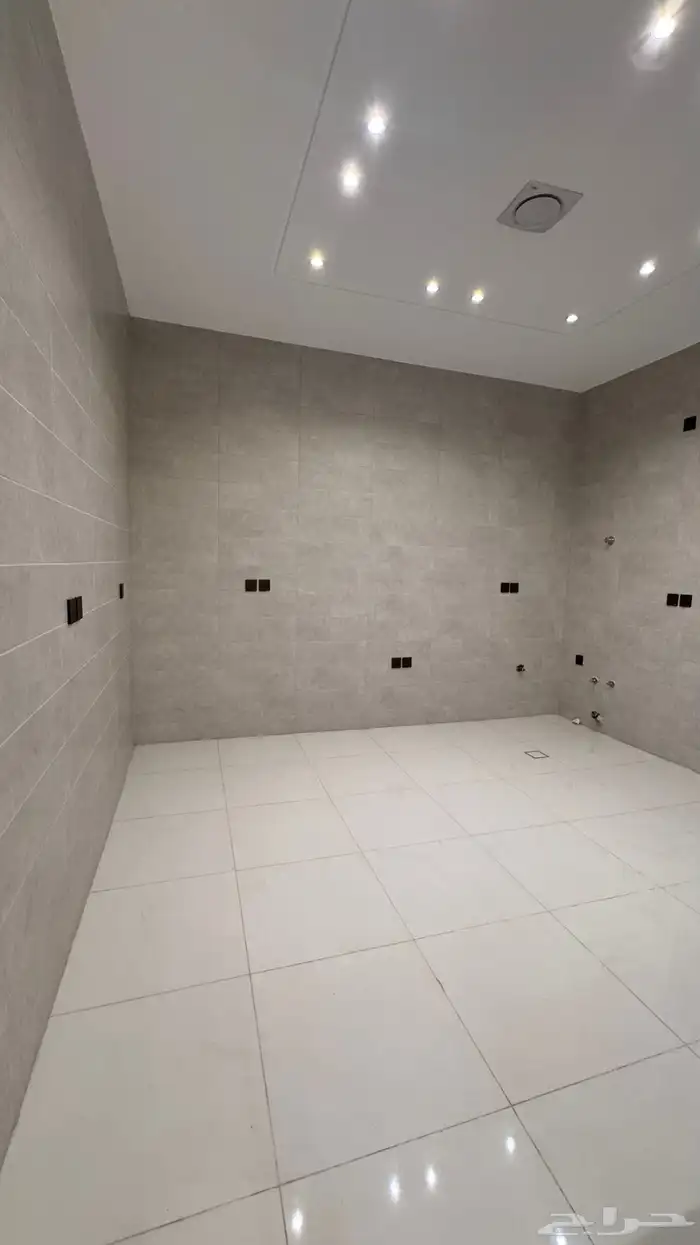 للبيع فيلا مستقله دورين وملحق موقع متميز حى دره الموسى 25