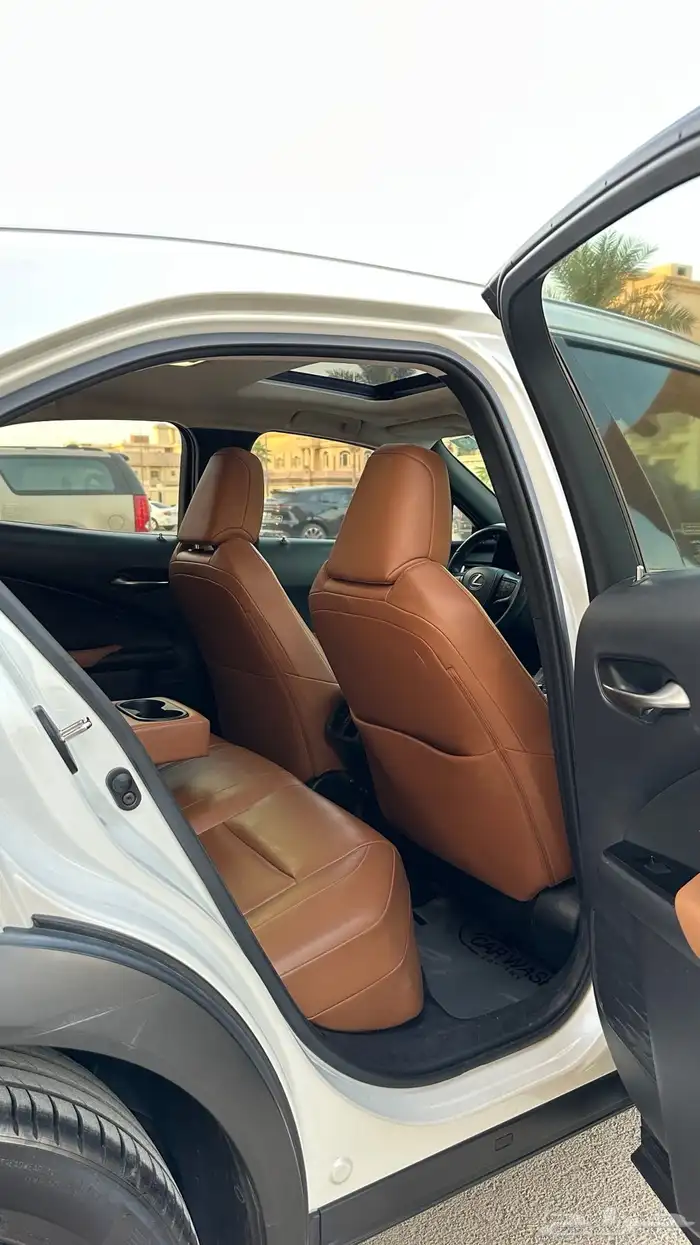 لكزس UX200 موديل 2019 مالك اول سعودي 27