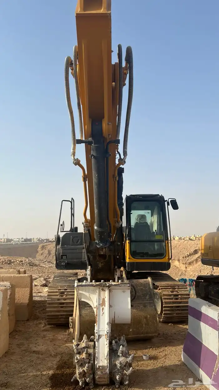 بوكلين بكلين حفار ترنشر ايركات درام للايجار اليومي والشهري 2