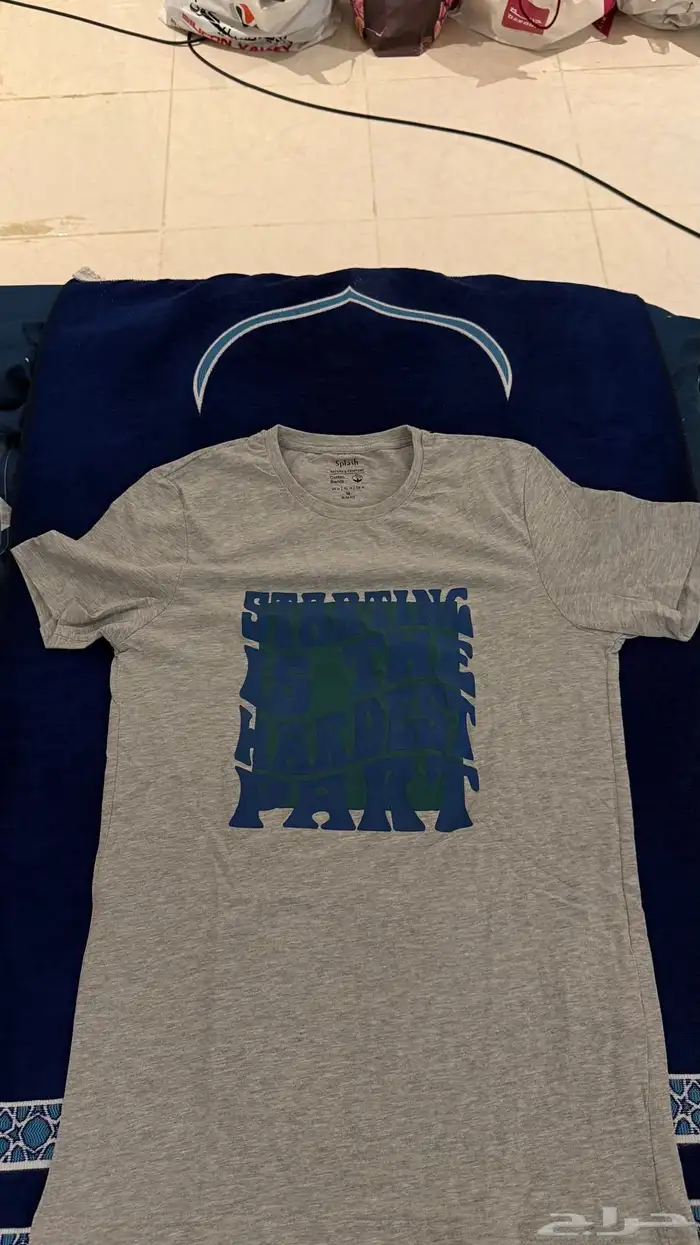 تيشيرت رصاصي مستعمل مقاس M 0