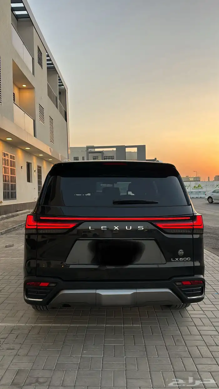 لكزس 2023 LX600 BB سعودي فل كامل 16