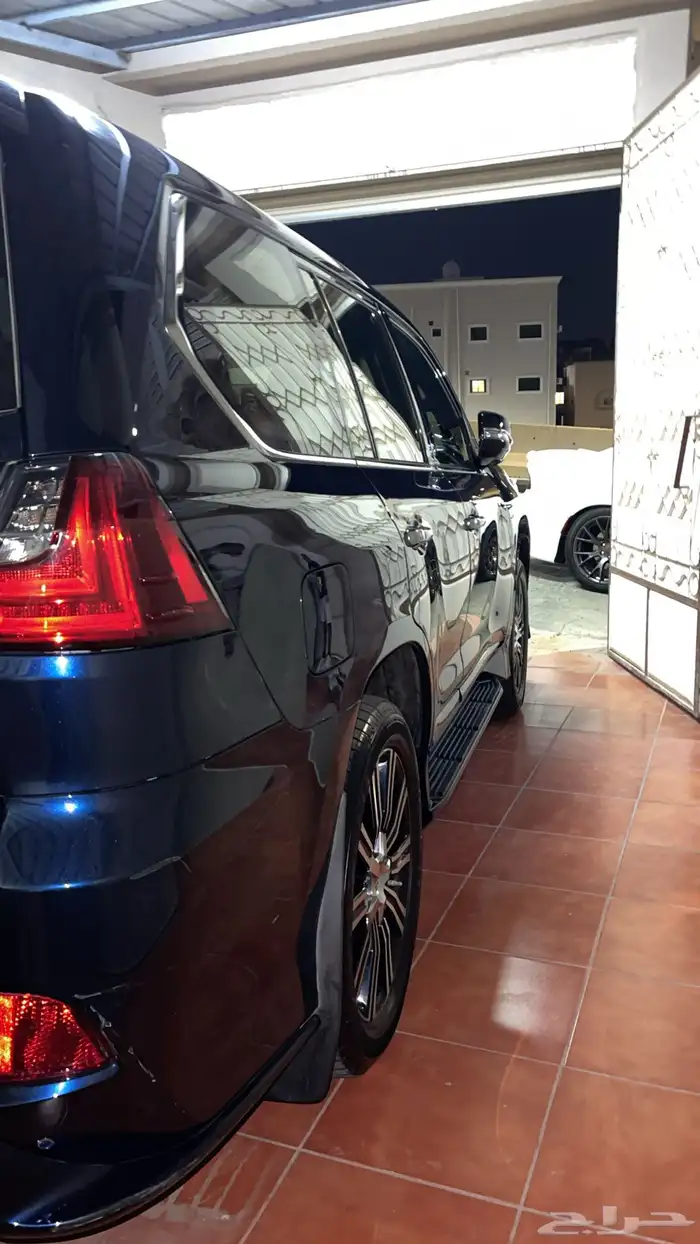 للبيع لكزس LX570s سعودي بودي بلد 12