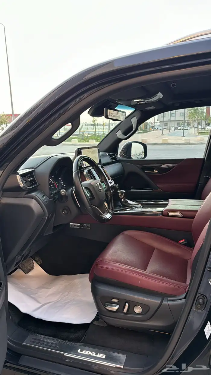 لكزس 2023 LX600 BB سعودي فل كامل 17