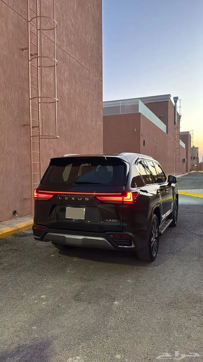 جيب لكزس 2023 BB 4