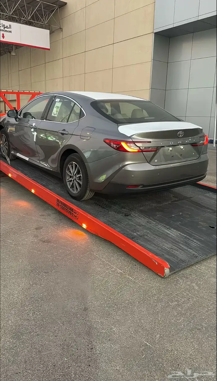 ( عرض ) للبيع كامري 2025 اصفار صادر لها لوح . 1