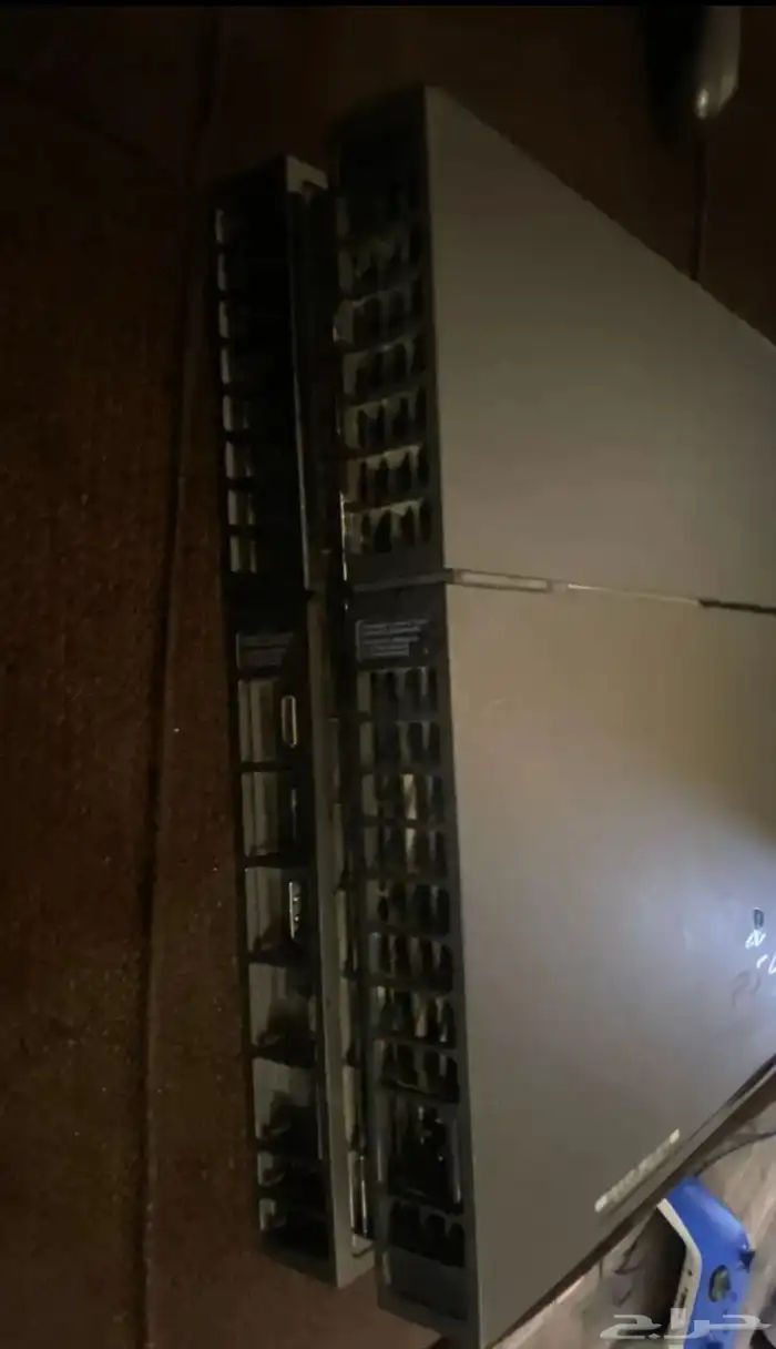 سوني فور نظيف لايشتكي من شي مع اسلاكه ويدتين 2