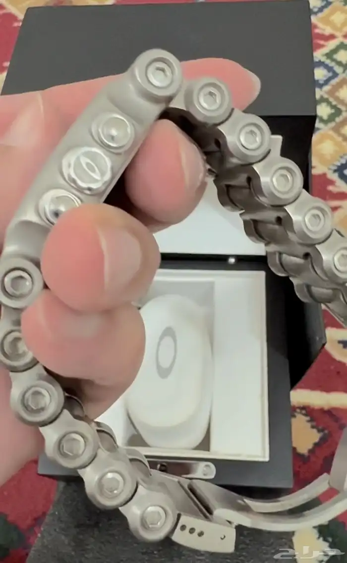 ساعة ماركة اوكلي سويسرية تيتانيوم 1