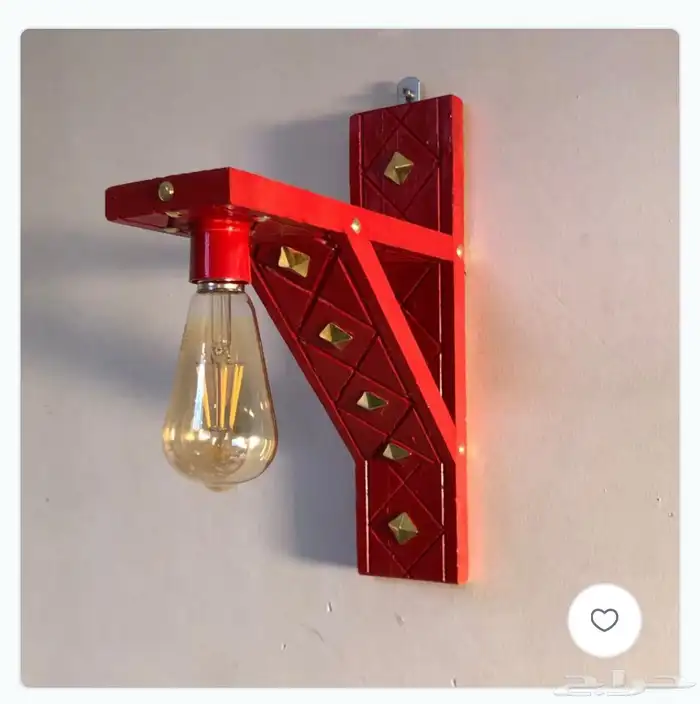 قاعدة تراثية مع إنارة تراثية بإضاءة اصفر 3