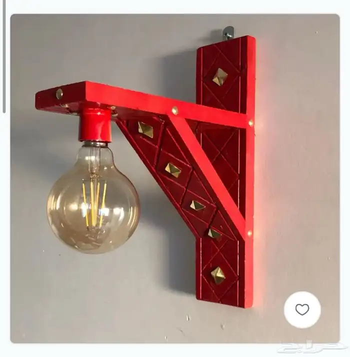 قاعدة تراثية مع إنارة تراثية بإضاءة اصفر 2