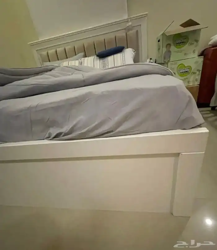 سرير للبيع مع مرتبة 3