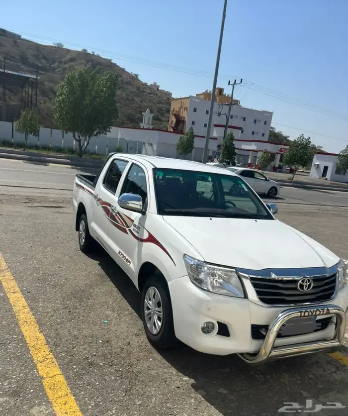 هايلوكس 2015 نضيفه ممشى قليل 2