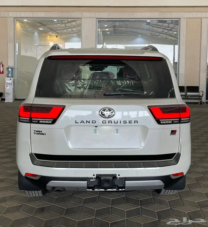 لاندكروزر GR 2025 بريمي شد بلد 3