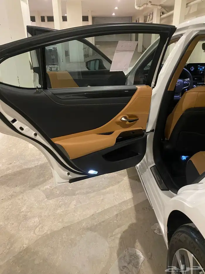 عرض اليوم لكزس (هايبرد) 2022 اخو الوكالة.. 13