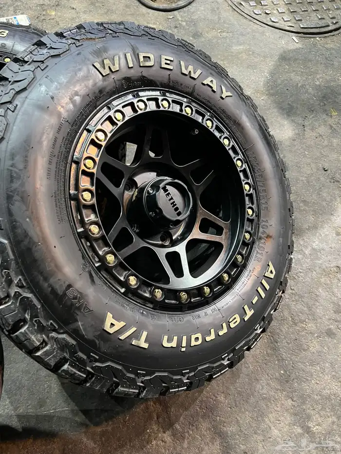 5 جنوط سوزوكي جمني مع كفرات نص حجري 235.75.15 ت22 5