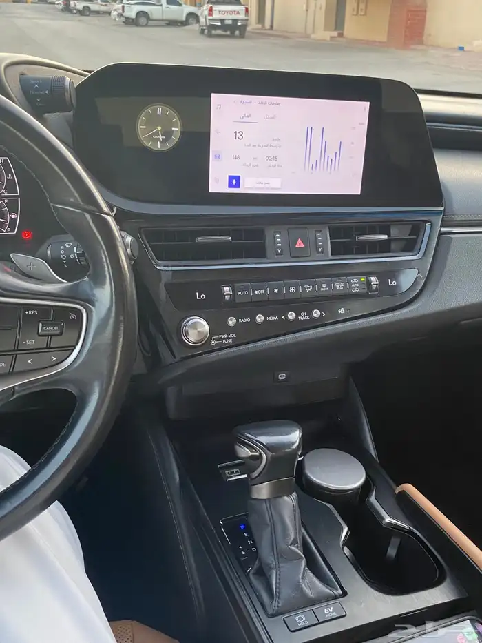 لكزسES300 h 2023 5