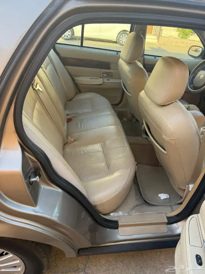 فورد جراند ماركيز 2006 امريكي 17