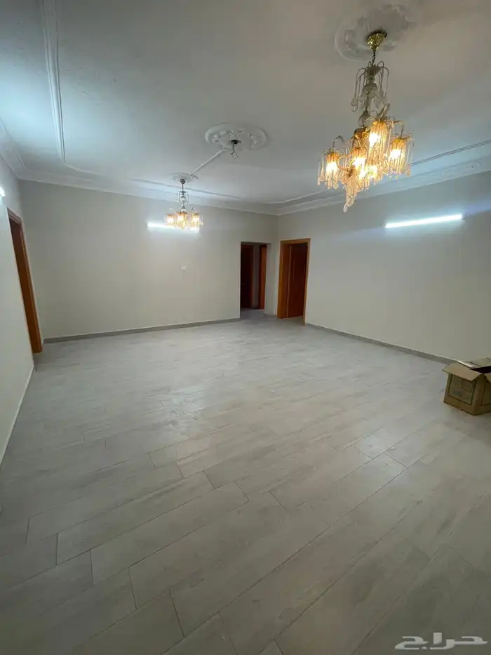 شقة 5 غرف فاخرة للإيجار-قريبة من السبعين والأربعين بحي الصفا 0