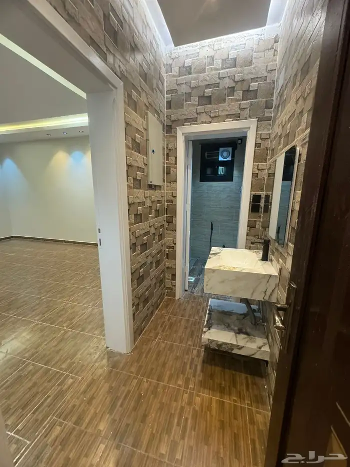 شقه للبيع دور ثاني مجدد حي النظيم 380 0