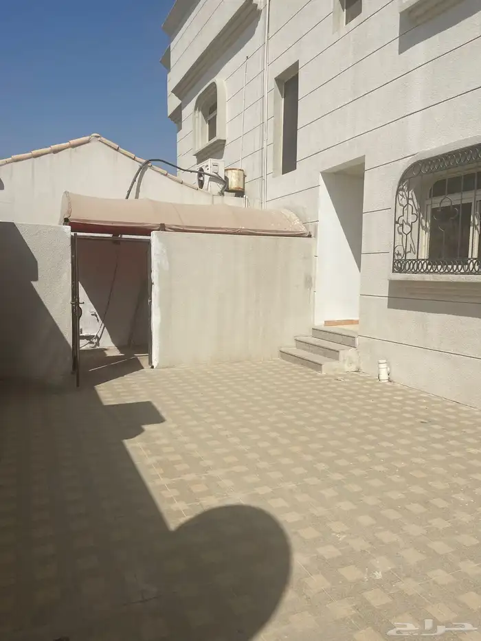 شقة أربعة غرف   مطبخ راكب موقع مميز قريبة من الخدمات 6