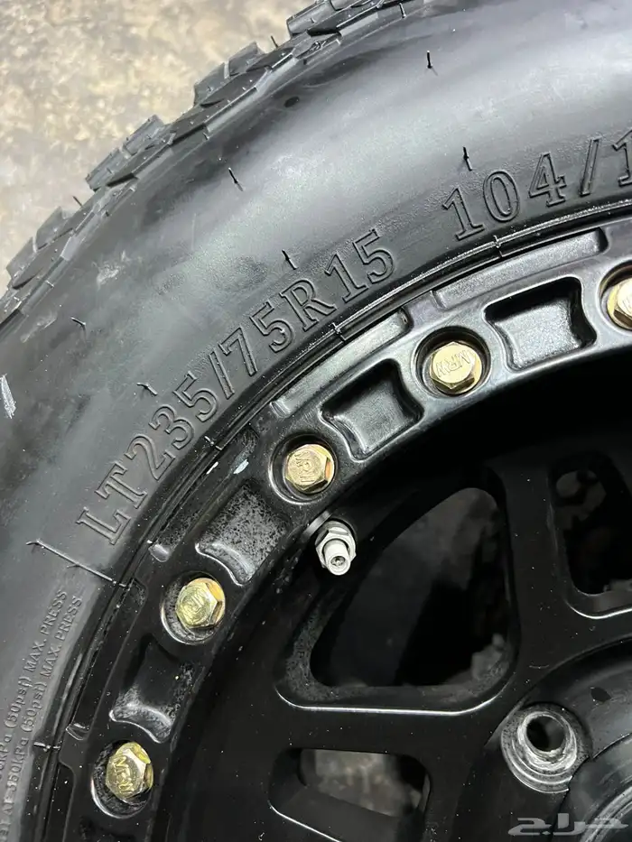 5 جنوط سوزوكي جمني مع كفرات نص حجري 235.75.15 ت22 10