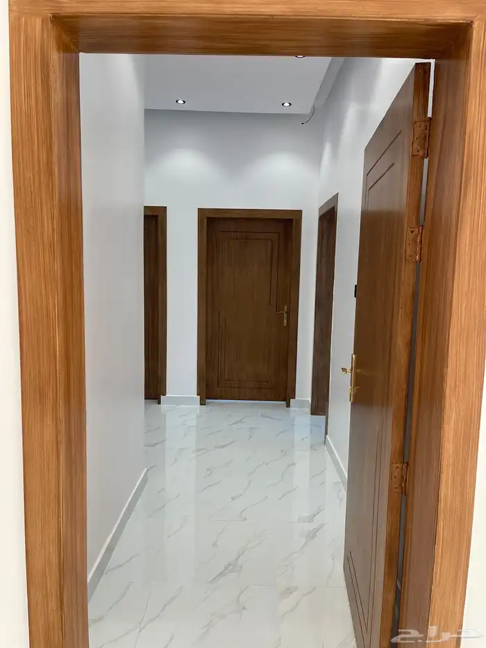 للبيع دور تاسيس شقتين حي الجبل 17