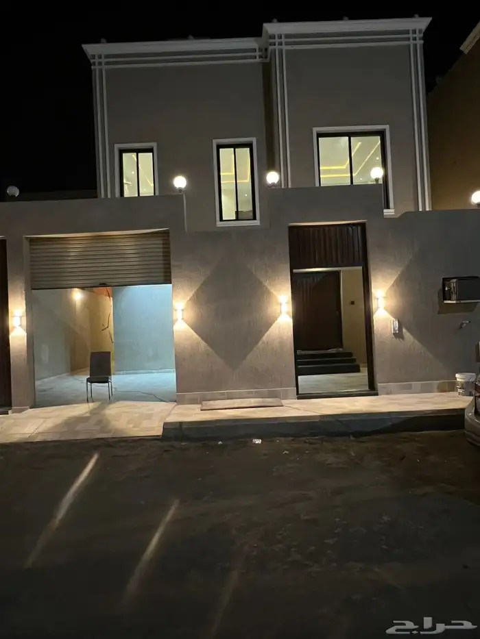 فيلا دورين وملحق شقق في الفلاح 0