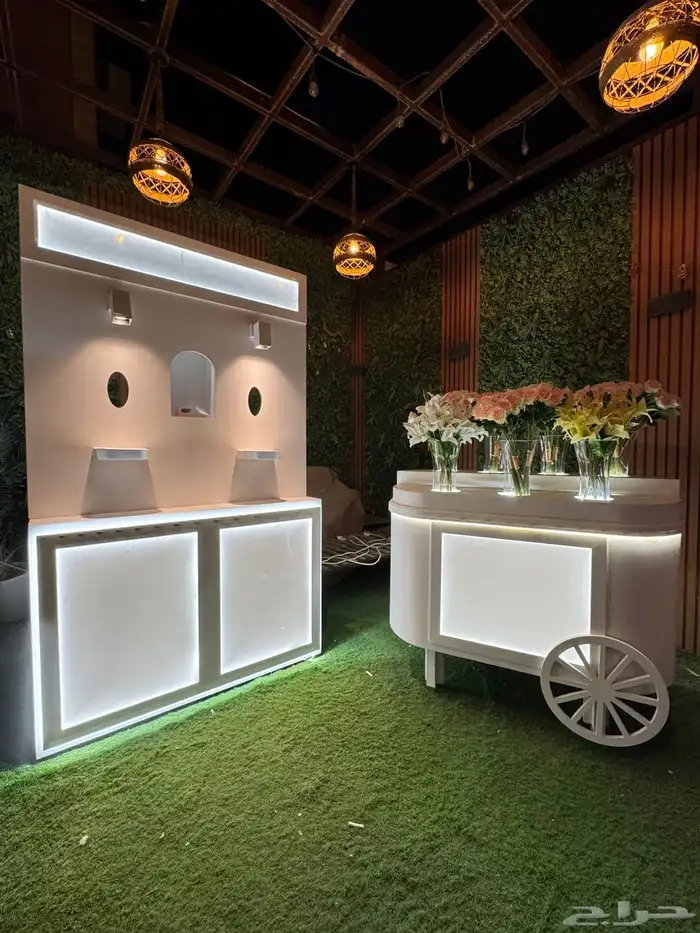 طاولات كورنن بوث استيشن كوشك ستاند جميعها على الطلب 1