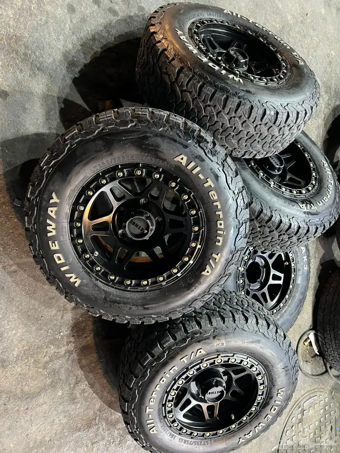 5 جنوط سوزوكي جمني مع كفرات نص حجري 235.75.15 ت22 3