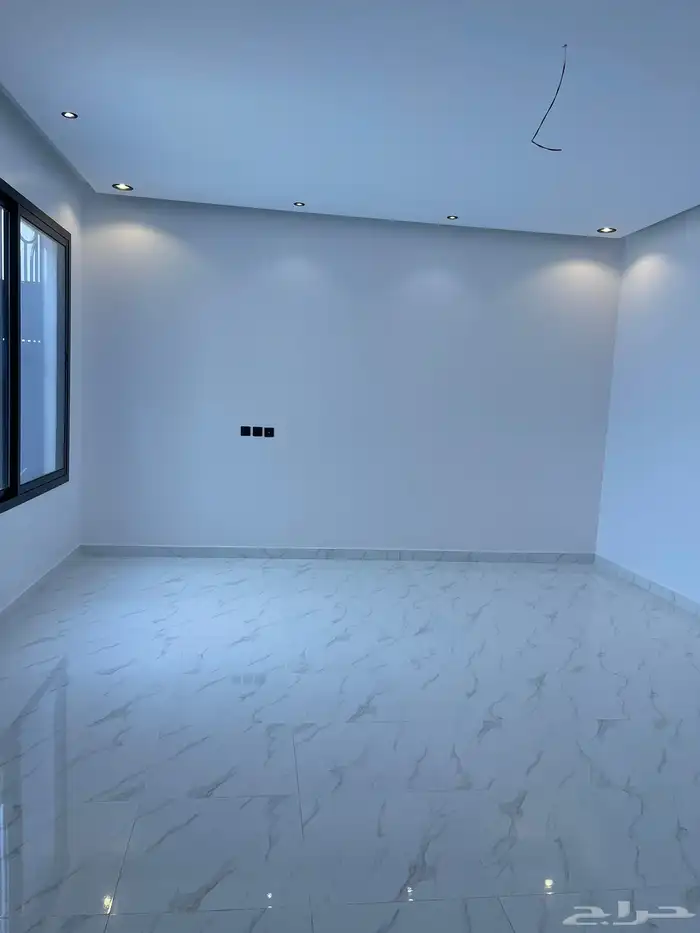 للبيع دور تاسيس شقتين حي الجبل 1