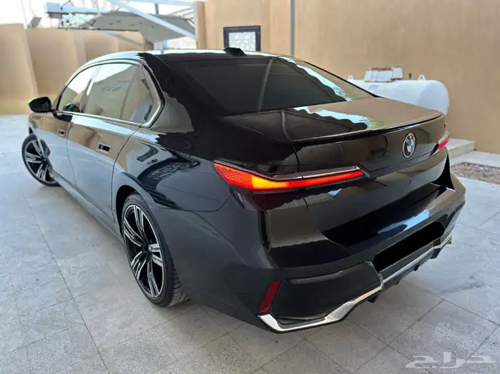 بي ام دبليو 2023 735Li كت M ممشى قليل 18